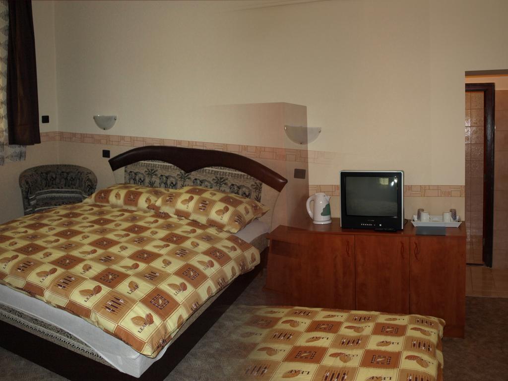 Főnix Panzió Pápa Habitación foto